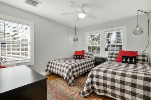 Wow! Haus With Hot Tub, Fire Pit And Games Galore!