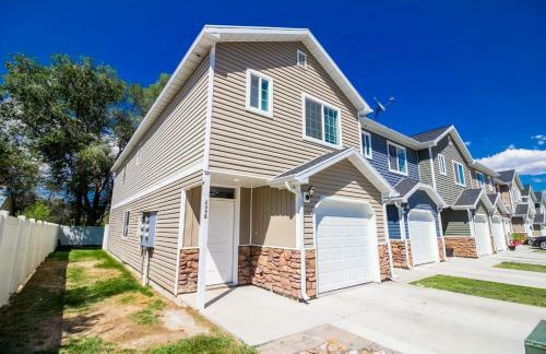 Row-end 3 Bedroom Townhome