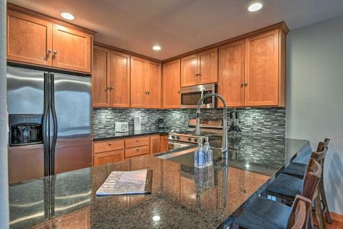 Stylish Townhome About 6 Mi To Downtown Seattle!