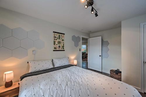 Contemporary Seattle Home Less Than 2 Mi To Beach!