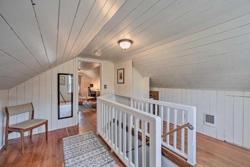 Contemporary Seattle Home Less Than 2 Mi To Beach!
