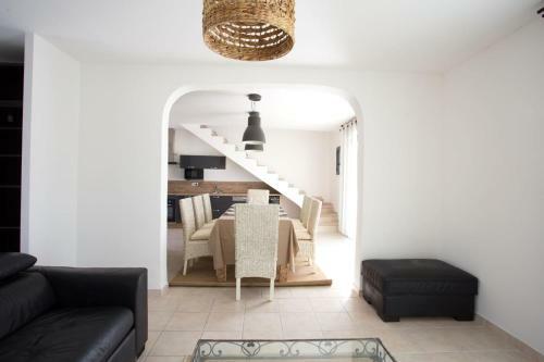 Nice House With Garden And Terrace In Pertuis