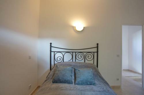 Nice House With Garden And Terrace In Pertuis