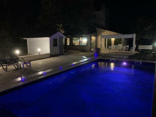 Belle Villa Proven�ale Avec Piscine Class�e 4 �toiles