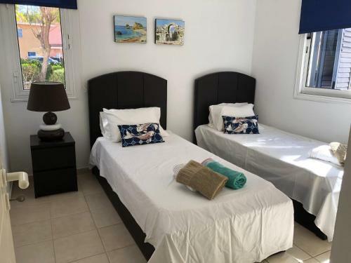 Spacious 2 Bed Groundfloor Apartment In Limnaria Gardens