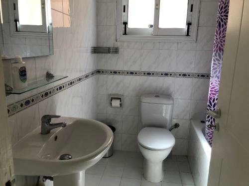 Spacious 2 Bed Groundfloor Apartment In Limnaria Gardens