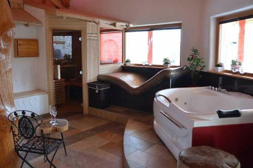 Secret Wellness Pool&relax