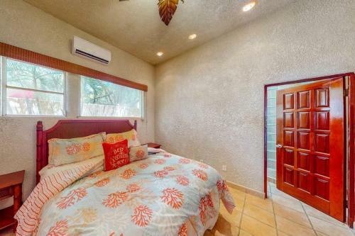Hotel Coral Sand 10, West Bay Beach