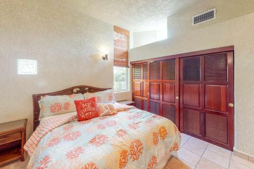 Hotel Coral Sand 10, West Bay Beach