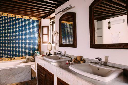 Riad Maison Bleue And Spa
