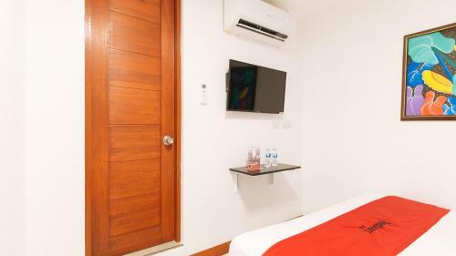 Hotel Reddoorz Plus @ Costa Roca Balamban