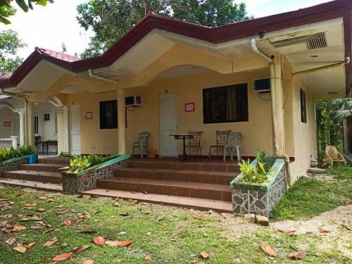 Hotel Reddoorz Plus @ Costa Roca Balamban