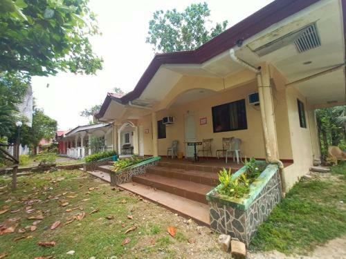 Hotel Reddoorz Plus @ Costa Roca Balamban