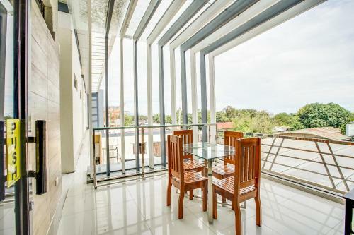 Oyo 489 Casa Mia Hotel Suites