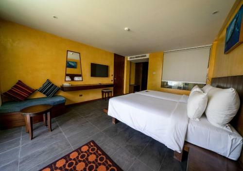 Hotel Coriacea Beachfront Boutique Phuket Resort - Sha Plus