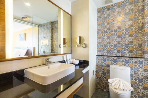 Hotel Coriacea Beachfront Boutique Phuket Resort - Sha Plus
