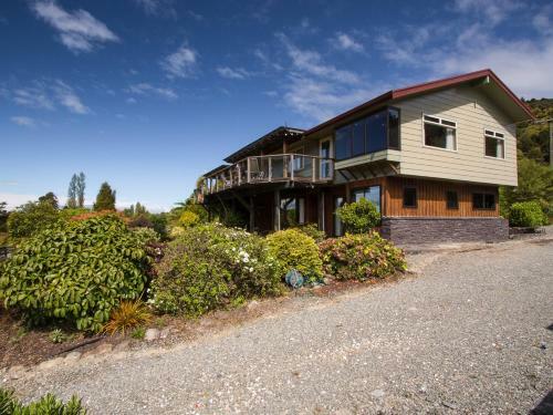 Tasman Hideaway - Marahau Holiday Home