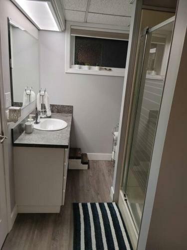 Apartamento Little Shuswap Lake Front Suite