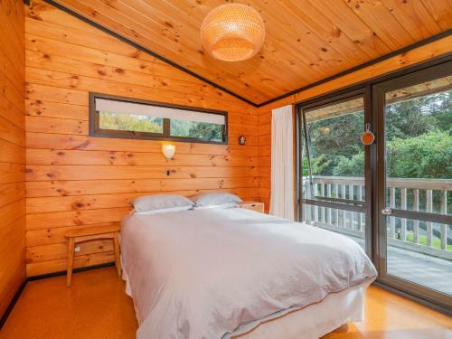 Beach Lovers Bach - Hahei Holiday Home
