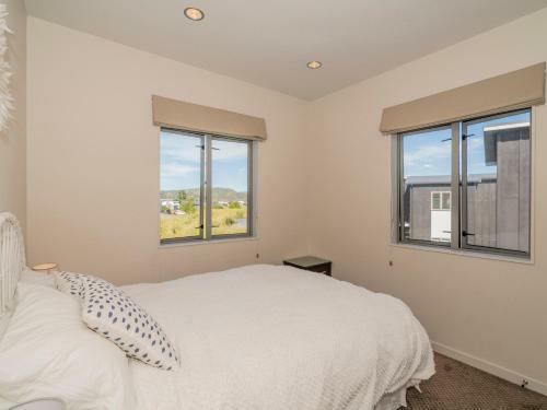 Sunset Retreat - Matarangi Holiday Home