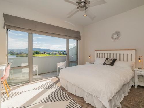 Sunset Retreat - Matarangi Holiday Home