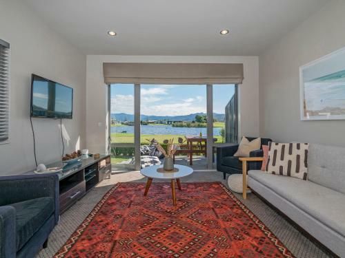 Sunset Retreat - Matarangi Holiday Home