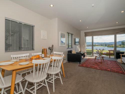 Sunset Retreat - Matarangi Holiday Home