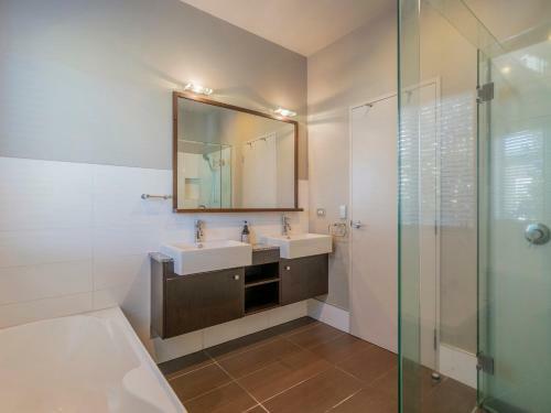 Sunset Retreat - Matarangi Holiday Home