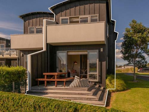 Sunset Retreat - Matarangi Holiday Home