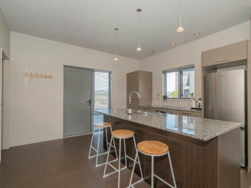 Sunset Retreat - Matarangi Holiday Home