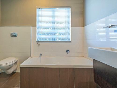 Sunset Retreat - Matarangi Holiday Home