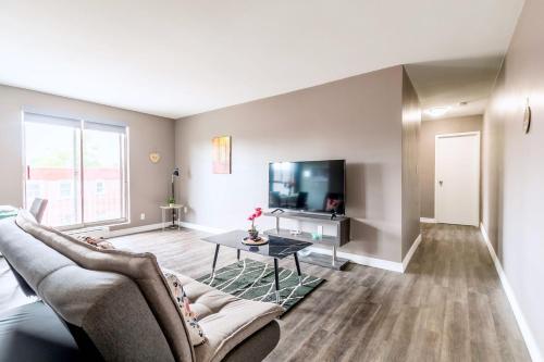 Apartamento Spacious 2br Apt With King Bed - Near Dt Hamilton!