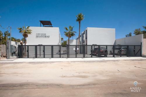 New Oceanview Rooftop Townhome With Pool Onsite Steps To Beach