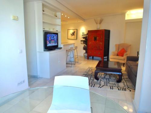 Dflat Escultor Madrid Apartments