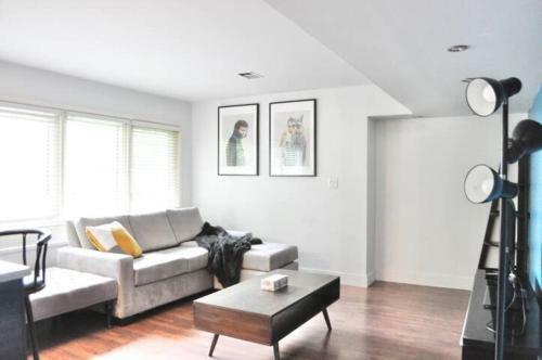 Cozy 1 Bd Suite Centrally Located North Vancouver