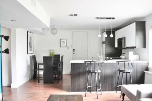 Cozy 1 Bd Suite Centrally Located North Vancouver