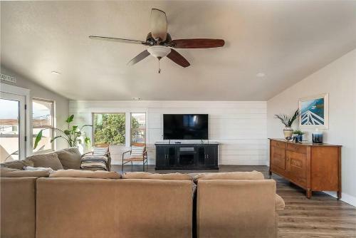 Family Friendly Beach House With Open Living Space