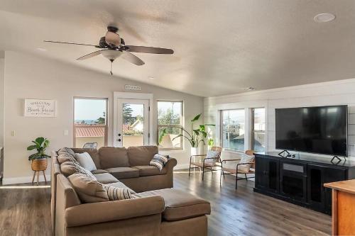 Family Friendly Beach House With Open Living Space