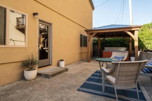 Family Friendly Beach House With Open Living Space