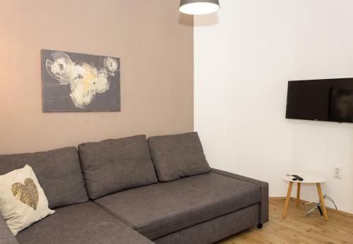 Modern Bright Apartment Close To The City Centre