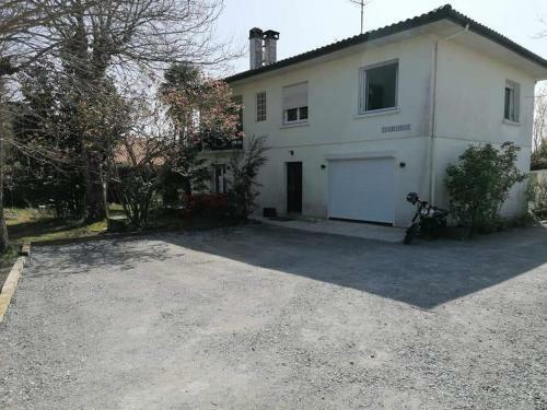 Charmente Maison Joliment Arbor�e.