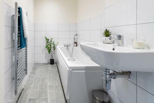 Stylish 2 Bed Apartment Close To City