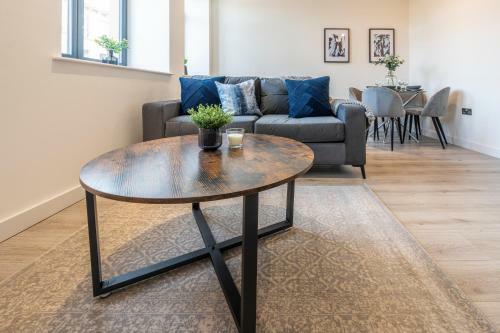 Stylish 2 Bed Apartment Close To City