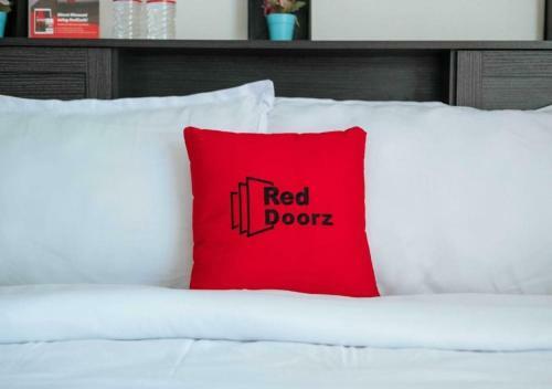 Hotel Reddoorz @ Efa Transient Inn Vigan