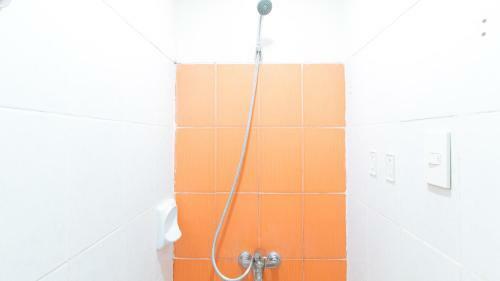 Hotel Reddoorz Hostel @ Molino Beach Resort