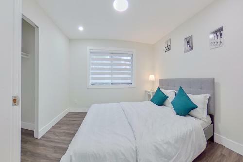 Luxury 3 Bed 2 Bath Main Portion Of The House