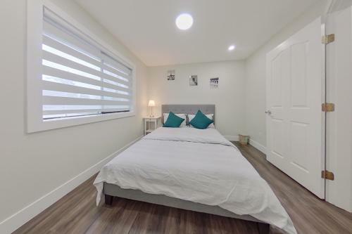 Luxury 3 Bed 2 Bath Main Portion Of The House