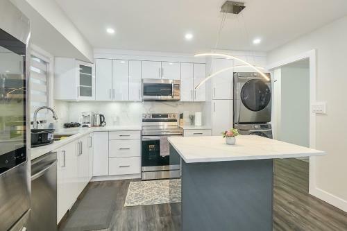 Luxury 3 Bed 2 Bath Main Portion Of The House