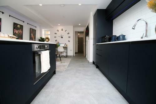 New 2022 Spacious 2 Bed Apartment - Private Courtyard - Underfloor Heating