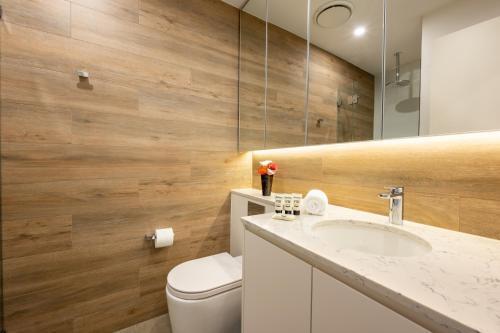 Apartamento Suburban Oasis With Lush Courtyard, Great Location